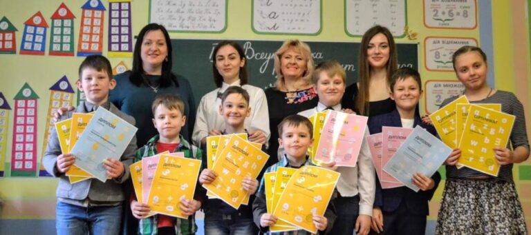 teachers 1024x454 768x341 - Приватна середня школа – вибір у користь якості освіти