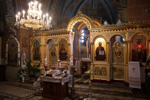 Як вітатися у церкві – що казати і відповідати та коли вітання змінюються