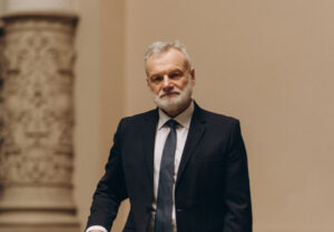 roman gladishevskij biografija novogo rektora lnu imeni franka 2eac98e 300x209 - Вища освіта - фахівці НАТО здійснять аудит системи військової освіти в Україні