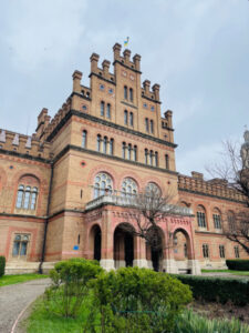 vartist navchannja u cherniveckomu universiteti zroste jak zminjatsja cifri oplati e83e6f5 225x300 - Як українською пруд, як перекладається це слово