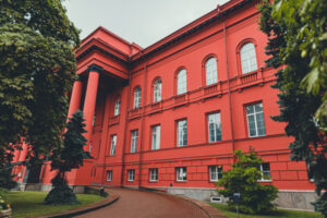 rejting najkrashhih universitetiv svitu 2026 opriljudnili na jakomu misci ukrayinski vishi 8c5e7d7 300x200 - Яка вартість навчання у Києво-Могилянській академії у 2025 році