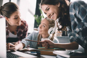 vstup v magistraturu ta aspiranturu 2025 skilki osib zareyestruvalisja na ispiti 209c038 300x200 - Вступ в магістратуру та аспірантуру 2025 - учасники іспитів отримали запрошення