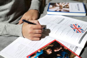 cina za navchannja na specialnosti filologija 2025 skilki koshtuye navchalnij rik cd1c90d 300x200 - Вступ до коледжів після 11 класу 2025 - коли подавати заяви