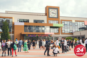 navchalnij rik 2025 2026 u shkolah ukrayini koli oficijno rozpochinayetsja navchannja 27ca867 300x200 - Хештег, фідбег, пост, челендж - як сказати українською