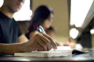 vidstrochka dlja studentiv hto mozhe yiyi vtratiti zmini u vidstrochkah dlja studentiv 88a5d6c 300x200 - Як правильно українською перекласти лінк - посилання чи покликання