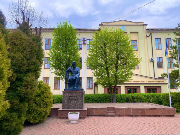 Вступна кампанія 2025 – які спеціальності найпопулярніші у КНУ імені Стефаника