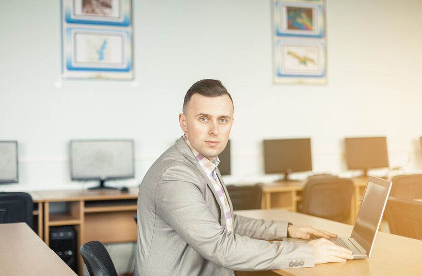 lifestyle portrait businessman copy 870x570 - Головна