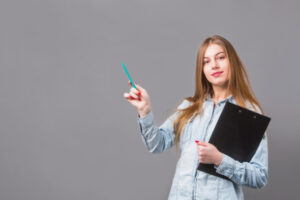 pidvishhennja zarplati vchiteljam 40 tisjach vchiteliv otrimajut vishhi nadbavki 6c9198c 300x200 - Учням у Києві не дозволили ходити на заняття в шортах – учні та вчителі випустили пародію