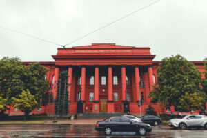 vstupna kampanija 2025 10 najkrashhih specialnostej za kilkistju zarahovanih na bjudzhet ed8e46f 300x200 - Вступ до коледжу 2025 – Розпочався додатковий набір на контракт