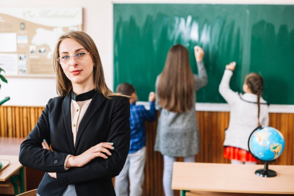 zarplati vchiteliv v ukrayini oplata praci osvitjan odna z najnizhchih 60b9597 - Зарплати вчителів в Україні – оплата праці освітян одна з найнижчих