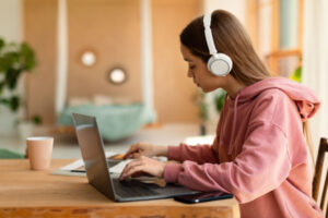 navchannja v odesi 8 ta 9 zhovtnja jak pracjuvatimut shkoli ta ditsadki 171f9e9 300x200 - Оплата праці вчителів в Україні: чи буде обіцяне зростання?