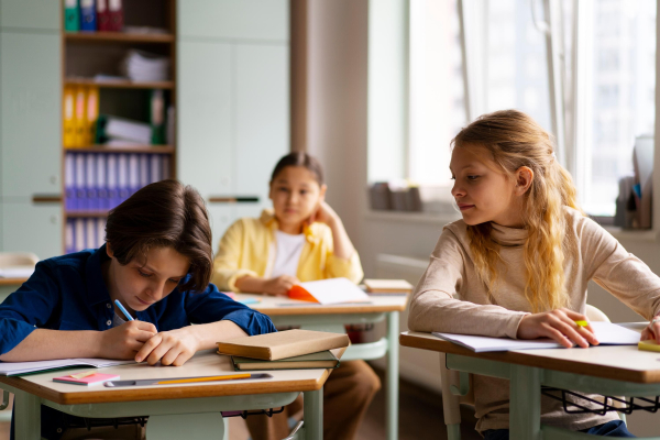 osinni kanikuli 2025 v shkolah v jakih oblastjah skasuvali kanikuli 18d4d6d - Осінні вакації 2025 у школах: де скасовано відпочинок.
