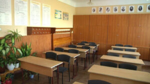 osinni kanikuli u shkolah 2025 koli uchni u hmelnickomu ta oblasti vidpochivatimut a06d37b 300x169 - Поради вчительки: як готуватися до Радіодиктанту 2025, та на що звернути увагу.