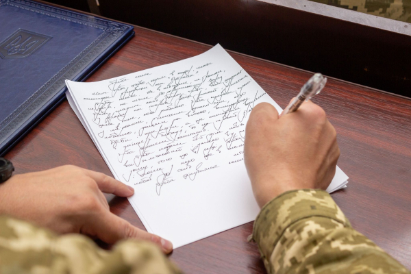 Радіодиктант 2025: гумористичні версії тексту “Треба жити діалектом” збурили інтернет.