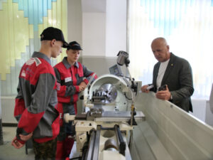 zatrebuvani specialnosti 2025 roku jaki specialisti dijsno potribni robotodavcjam i derzhavi 87724bc 300x225 - Відключення електроенергії в Чернігові – школи переходять на дистанційний формат навчання