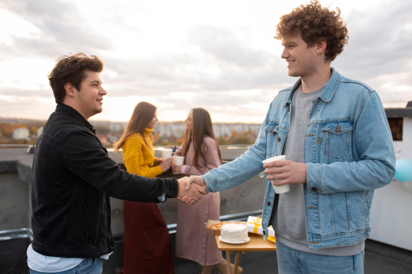 Як вітатись: чи доречне "Доброго дня"? chi mozhna kazati dobrogo dnja jak vitatisja pravilno b468da2 - Як вітатись: чи доречне "Доброго дня"?