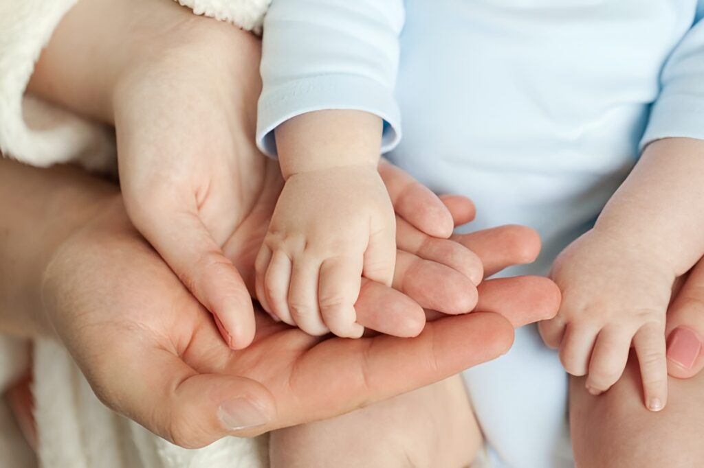 e90e0910dada7d690e9db5424b478891 1024x682 - Шлях до батьківства через сурогатне материнство в Україні