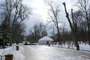 gololod ukrayinskoju jak pravilno i krasivo nazvati ce zimove javishhe c07b266 300x201 - Існує ім'я Альона в українській мові? Чи можна вживати Олену замість нього?