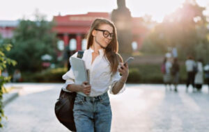 nmt 2025 hto z uchasnikiv otrimaye stipendiyi vid prezidenta 6e12fc9 300x190 - Дівич-вечір: влучний переклад українською