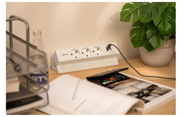 Як коректно іменувати подовжувач українською?