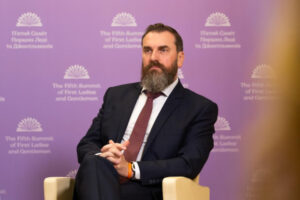 zarplata osvitjan skilki zarobljaye ministr osviti i nauki ukrayini oksen lisovij e25b917 300x200 - Спідня білизна: коректна вимова українською