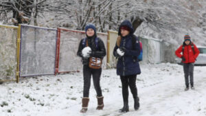 zimovi kanikuli u shkolah ukrayini 2026 koli uchni u hmelnickomu vidpochivatimut 6eabb23 300x169 - Оксамитовий сезон: як краще висловити українською?