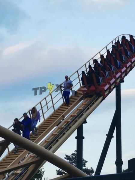 29b7c1ec84e83fd2696c951a3903cbc8 - Ризикована забава: харків'яни застрягли на атракціоні.