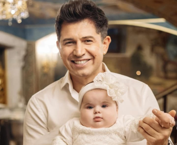 09aad4318a2aca76b38eeeea7c61bfd5 - Джеджула похрестив доньку Емілію та вперше розкрив її личко.