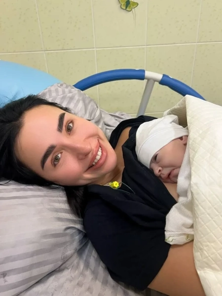 2a473656ebea325ebe1d00007bcdaf7e - Зірка "Голосу країни" вперше розкрила обличчя доньки та оголосила ім'я.