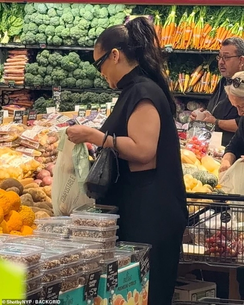 cfa26d321e82286c499071a52edeb15e - Ріанна з обручкою знову збурила плітки про шлюб