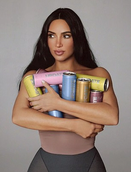 e0135fe30c4e0c809fd2304392539c18 - Кім Кардаш'ян презентувала енергетик та отримала шквал критики за промо-світлини.