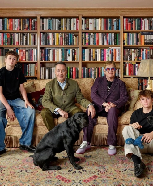 5a531b10525e5935e03771e80ad09350 - Елтон Джон оприлюднив сімейну світлину з чоловіком і дітьми: фото виставили в Лондонській національній портретній галереї