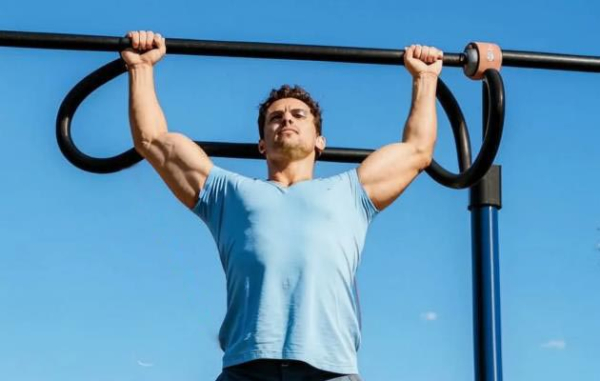 88a353aee2525345ddc5ead1ace94360 - 12 вправ, які потрібно виконувати перед підтягуванням