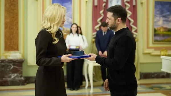 dcd3b16bafe15fd5672d77cd50935608 - Ірині Федишин вручили нагороду "Золоте серце" від Зеленського за її доброчинну діяльність.