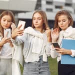 mobilni v shkoli polshha vvodit zaboronu na telefoni f78a166 150x150 - Головна