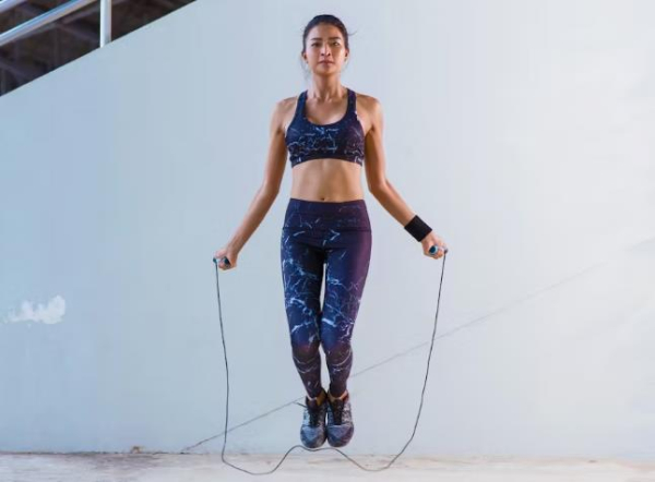 Які вправи корисно виконувати зі скакалкою? 76fbe484c65d15e3bbc148b3b7555a57 - Які вправи корисно виконувати зі скакалкою?