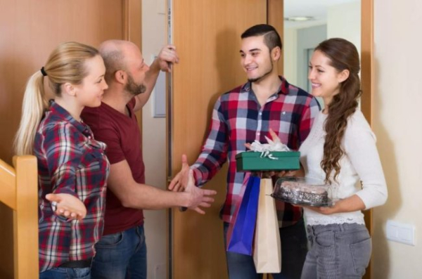 b426a815d10b395b0e6bbd30e977cb70 - 13 речей, які не варто робити, коли ти прийшов у гості