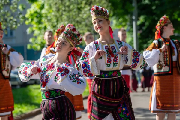 den vishivanki 21 travnja galickij slovnik koloritnogo vbrannja ccd0f47 - День вишиванки, 21 травня: галицький словник колоритного вбрання