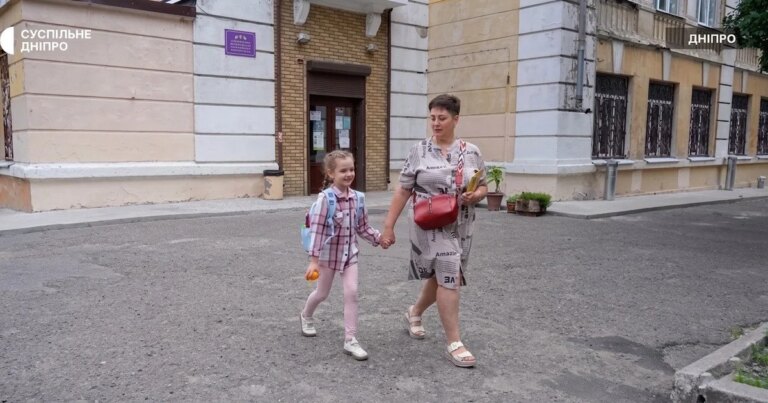 f4ccfc4d96d7e4193920cd2cf9d29b04 768x403 - Дніпро: Викладачка вигнала з класу дитину військовослужбовців через репліку про російську мову – мовний конфлікт.