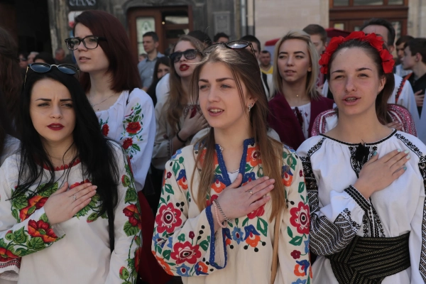 Вишиванковий день 2026: український мовний етикет щодо національного вбрання vishivankovij den 2026 ukrayinskij movnij etiket shhodo nacionalnogo vbrannja 9442daa - Вишиванковий день 2026: український мовний етикет щодо національного вбрання