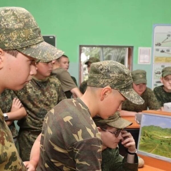 У Білорусі масово навчатимуть школярів керувати безпілотними літальними апаратами.