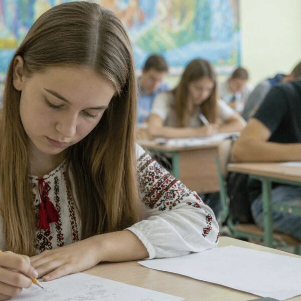 Нова можливість для вступників: Зеленський оголосив про зміни у проведенні національного мультипредметного тесту.