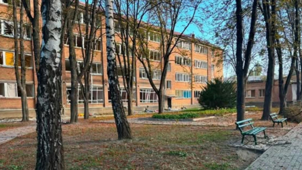 Наслідки обстрілу гімназії у Шевченківському районі Києва – де продовжать навчання учні