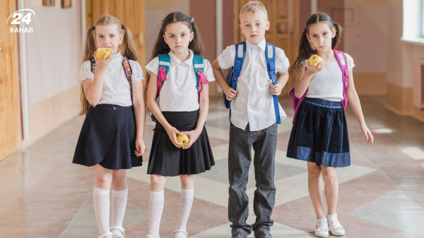 Шкільна форма в Україні 2026: чи можливе відсторонення учня від занять через одяг