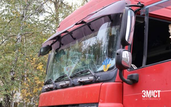 Вантажівка врятувала школу від удару, поки діти ховалися в укритті 33f8483f4b491f8c8a47be92e8fd4561 - Вантажівка врятувала школу від удару, поки діти ховалися в укритті