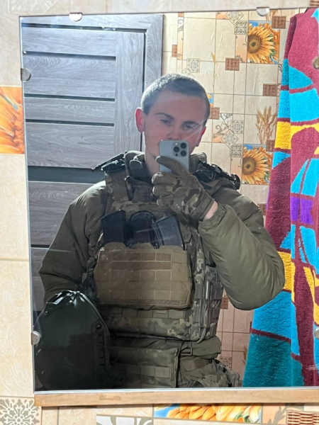 18-річний Богдан Рябокінь: від шкільних коридорів до військової служби a5dd1508fdf989d6d685cbeaaf1fb472 - 18-річний Богдан Рябокінь: від шкільних коридорів до військової служби