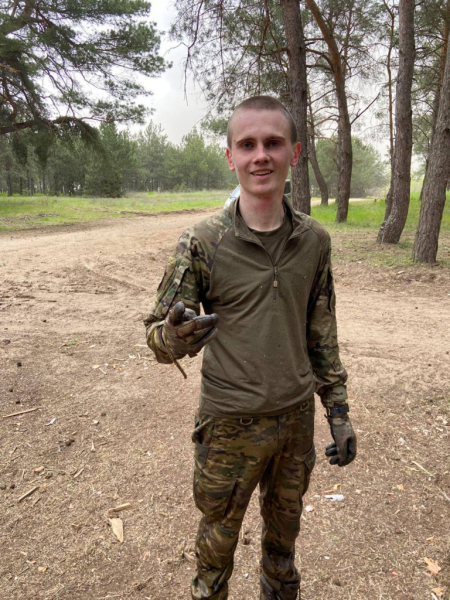 18-річний Богдан Рябокінь: від шкільних коридорів до військової служби bb7338fb446f916f277588649f16c41e - 18-річний Богдан Рябокінь: від шкільних коридорів до військової служби